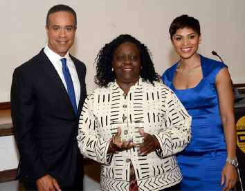 Maurice DuBois, WCBS (left) and Jericka Duncan, CBS (right) pose with Louise Dente of Cultural Caravans after she received the New York Association Black Journalists Award on November 14, 2019