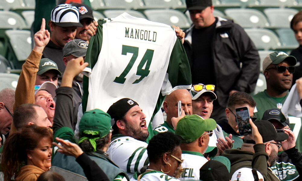 CINCINNATI, OHIO - OCTOBER 26: New York Jets fans hold up a Nick Mangold jersey after the game against the Cincinnati Bengals at Paycor Stadium on October 26, 2025 in Cincinnati, Ohio. (Photo by Dylan Buell/Getty Images)